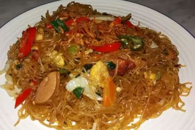 Enaknya Makan Bihun Goreng Sosis Siang Ini, Coba Kita Buat Sendiri Yuk Guys