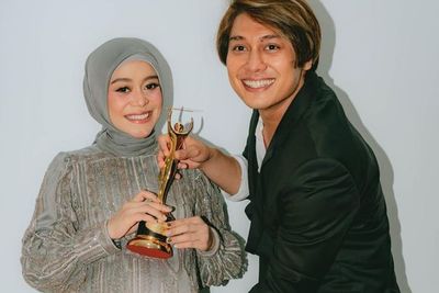 Lesty Tuai Pujian Usai Tampil Menawan di AMI Awards 2021, Didampingi Rizky Billar
