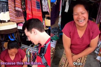 Viral Emak-emak Batak Fasih dan Percaya Diri Ngobrol Bahasa Inggris dengan Bule