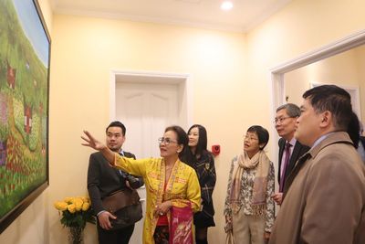Pameran Lukisan Tunggal Elsiwi di Beijing, Berikut Foto-fotonya