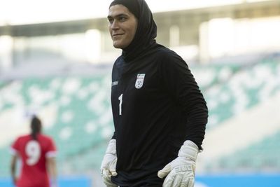 Dituduh Pria Usai Selamatkan 2 Penalti, Kiper Timnas Wanita Iran Ini Mau Gugat FA Yordania