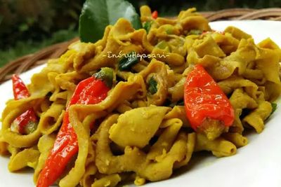 Begini Cara Membuat Usus Bumbu Kuning