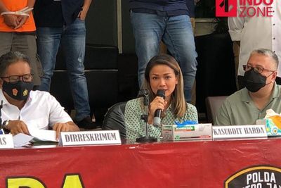 Momen Emosional Nirina Zubir Ceritakan Proses Almarhumah Ibunya Kumpulkan Aset