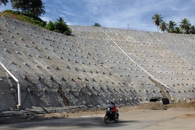 Pembuatan Tanggul Longsor dan Perbaikan Jalan Trans Sulawesi, Ini Foto-fotonya