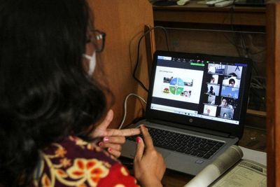 Pembelajaran Tatap Muka Terbatas di Depok Dihentikan, Ini Foto-fotonya