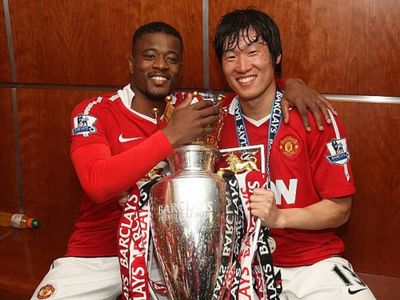 Sobat Karib! Patrice Evra Jadikan Park Ji-sung Ayah Baptis Putranya