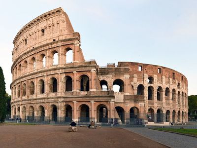 Dua Turis AS Didenda Pihak Berwajib di Roma, Berikut Penyebab Masalahnya!