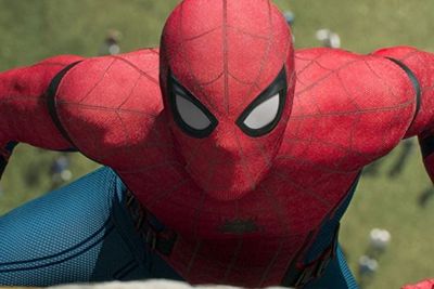 Alasan Mengapa Spiderman Diciptakan Memakai Kostum dan Topeng Serba Tertutup 