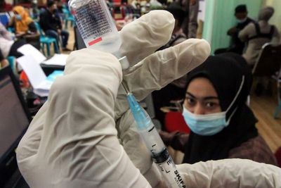 Vaksin Booster Disuntikkan Tahun Depan, Ampuhkah Lawan Varian Delta?