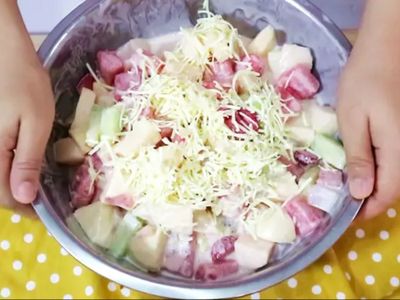 Enaknya Makan Salad Buah Saus Yoghurt, Coba Kita Bikin Sendiri Yuk