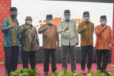 Ketika Tiga Gubernur Mengapit Ketua Majelis Syuro PKS, Ada Ridwan Kamil