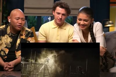 Nonton Trailer Spiderman No Way Home , Tom Holland Keceplosan Spoiler di Adegan Ini