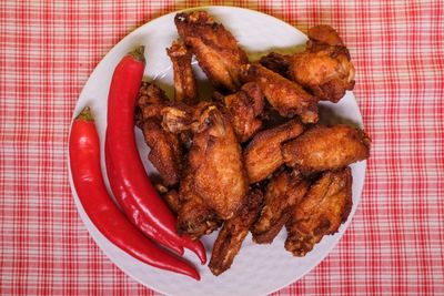 Fakta atau Mitos: Anak Perempuan yang Makan Sayap Ayam akan Dijauhi Jodoh!