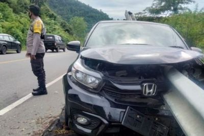 Tragis, Satu Unit Mobil Tertusuk Besi Pembatas Jalan, Seorang Warga Aceh Tewas