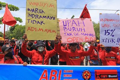 Demo Buruh Tuntut Kenaikan Upah 2022, Berikut Foto-fotonya