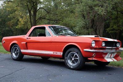 Mobil Ford Mustang 1966 yang Disulap jadi Pickup Ini Terjual Seharga Rp213 Juta!