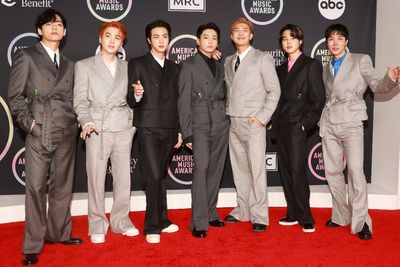 BTS Sabet Tiga Piala di AMA 2021, Presiden Korsel: Selamat Atas Kemenangan Besar Ini