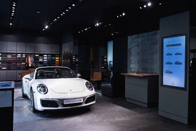 Buka Cabang Ketiga, Porsche Studio Ingin Jadi Apple Store-nya Para Pencinta Otomotif!