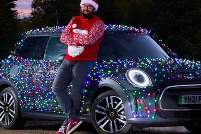 Kalau Ada Mini Elektrik yang Bergaya Tapi Juga Baik Hati, Cuma Punya Martin