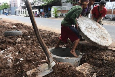 Pembuatan Sumur Resapan di Jakarta, Berikut Foto-fotonya