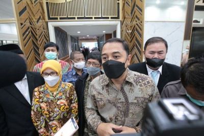 Wali Kota Surabaya Jelaskan Rencana Satukan Sekolah Negeri dan Swasta