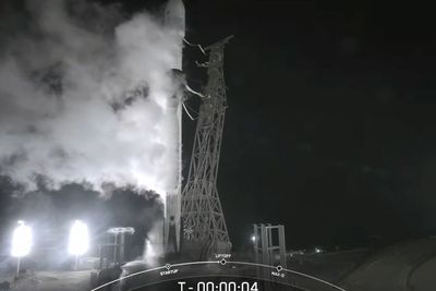 NASA dan SpaceX Sukses Luncurkan Misi DART untuk Tabrak Asteroid di Luar Angkasa