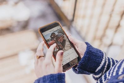 Mengenal FOMO, Fenomena di Balik Tren Stiker Add Yours di Instagram yang Berujung Penipuan