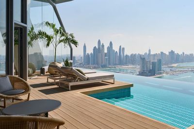 Mengintip The Aura Skypool, Kolam Renang Paling Tinggi di Dunia yang Menawarkan Kenangan