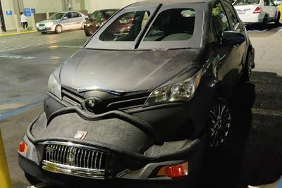 Modifikasi Aneh Mobil Toyota Yaris Ini Hadirkan Bumper Tambahan yang Sangat Besar