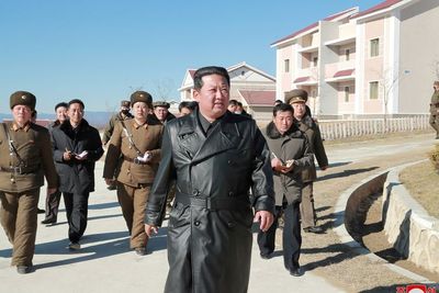 Korea Utara Larang Warga Pakai Jaket Kulit, Tak Boleh Tiru Outfit Kim Jong Un