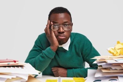 Cara Hadapi Bos yang Suka Ngasih Kerjaan Numpuk, Junior dan Anak Magang Juga Bisa Terapkan