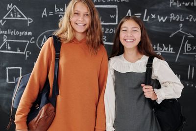 Orang dengan Zodiak Ini Cenderung Populer di Sekolah