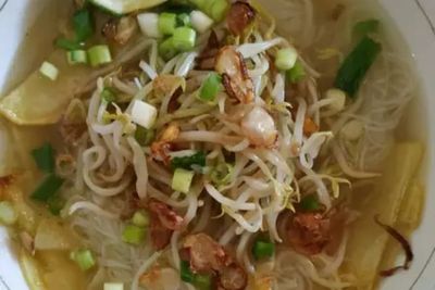 Begini Cara Mudah Membuat Sop Ayam Suwir Bening