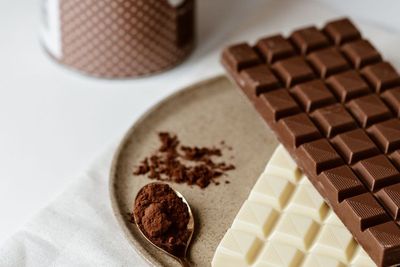 Fakta: Perempuan yang Minum Cokelat Lebih Sedikit Terpapar UV!