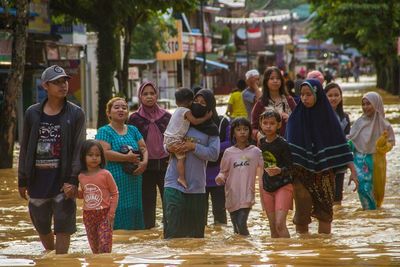Nasib Warga Hulu Sungai Tengah, Direndam Banjir lalu Gelap Gulita karena Listrik Padam