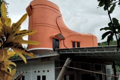 Unik, Ada Rumah Berbentuk Sepatu Raksasa di Boyolali