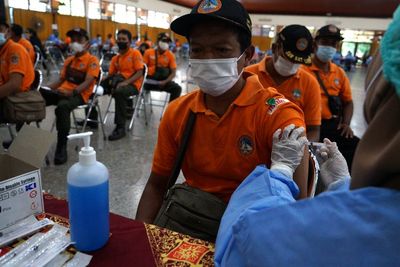 Vaksinasi Dosis Booster Untuk Relawan, Berikut Foto-fotonya