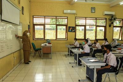 Depok Kembali Menggelar PTM Terbatas, Berikut Foto-fotonya