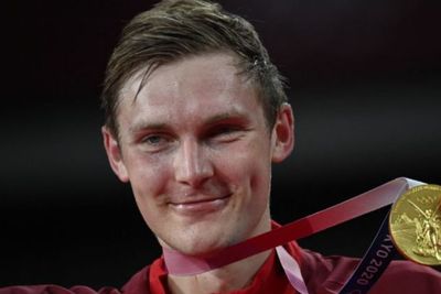 Miliki Tahun Fantastis, Victor Axelsen Duduki Perinkat Satu Dunia Geser Kento Momota