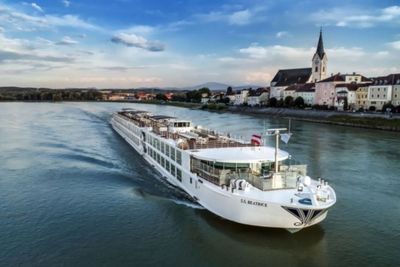 Uniworld Boutique River Cruises Tawarkan Pengalaman Baru Bertajuk Nights Out !