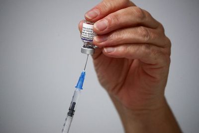 CEO Pfizer Yakin Obat Buatannya Ampuh Atasi Varian Omicron