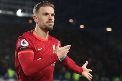 Bawa Liverpool Bantai Everton, Henderson Pecahkan Rekor Gerrard