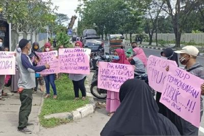 Kepala Desa Diciduk BNN, Puluhan Warga Deliserdang Gelar Aksi