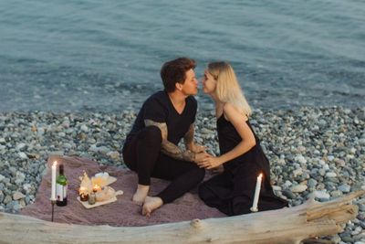 Zodiak yang Super Romantis, Bikin Hati Meleleh Setiap Hari