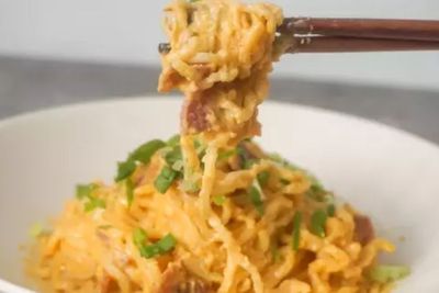Sore Ini Kita Coba Bikin Mie Instan Goreng Cheezy Yuk