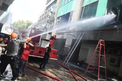 Polisi Lakukan Olah TKP Kebakaran Gedung Cyber yang Tewaskan 2 Korban