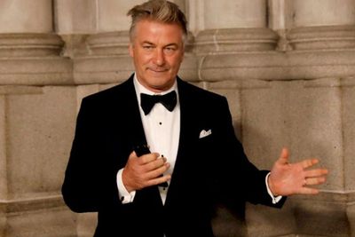 Alec Baldwin Merasa Tak Harus Bertanggung Jawab akan Penembakan Halyna Hutchins