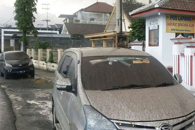 BPBD: Kabupaten Malang Terguyur Hujan Abu Vulkanik Letusan Gunung Semeru