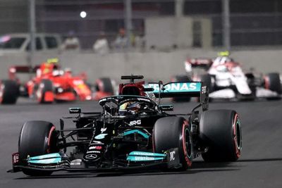 GP Arab Saudi: Lewis Hamilton Selesaikan Latihan Bebas ke-2 dengan Waktu Tercepat