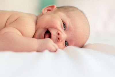 Talk About Mom: Kenali Manfaat Humor dan Ocehan Bayi Sejak Berusia Satu Bulan